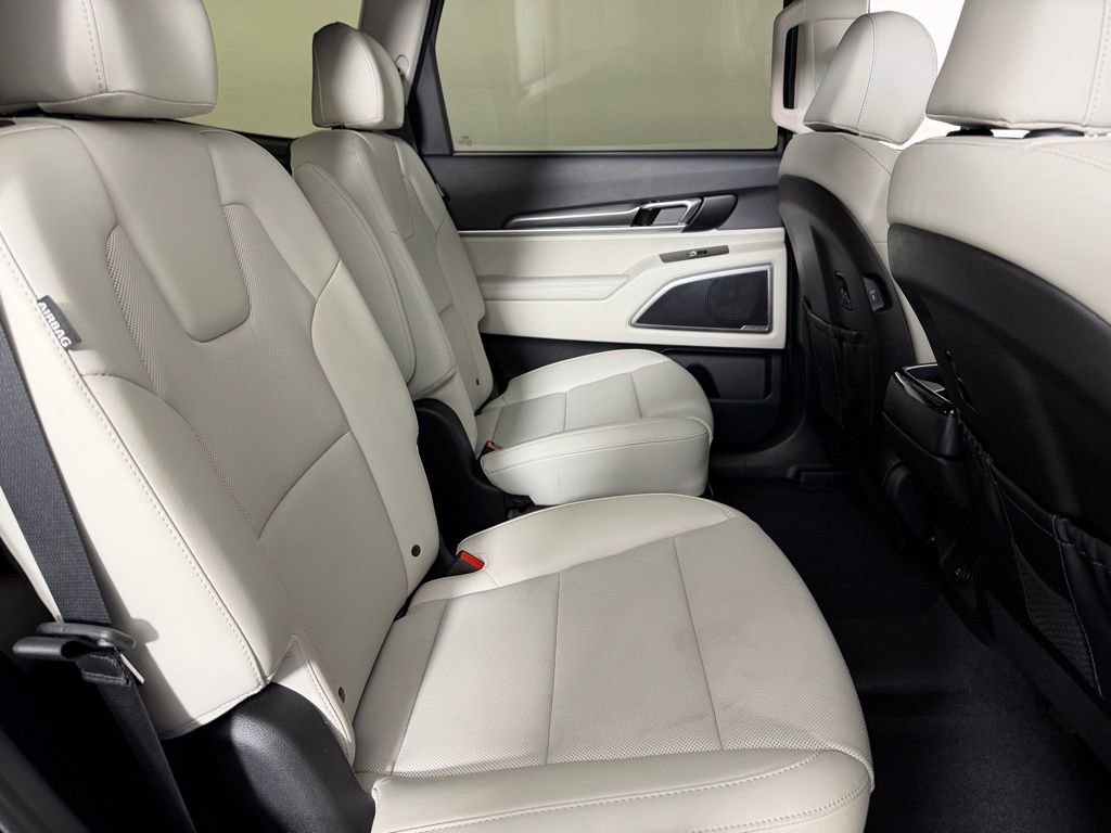 Used 2025 Kia Telluride S image 30