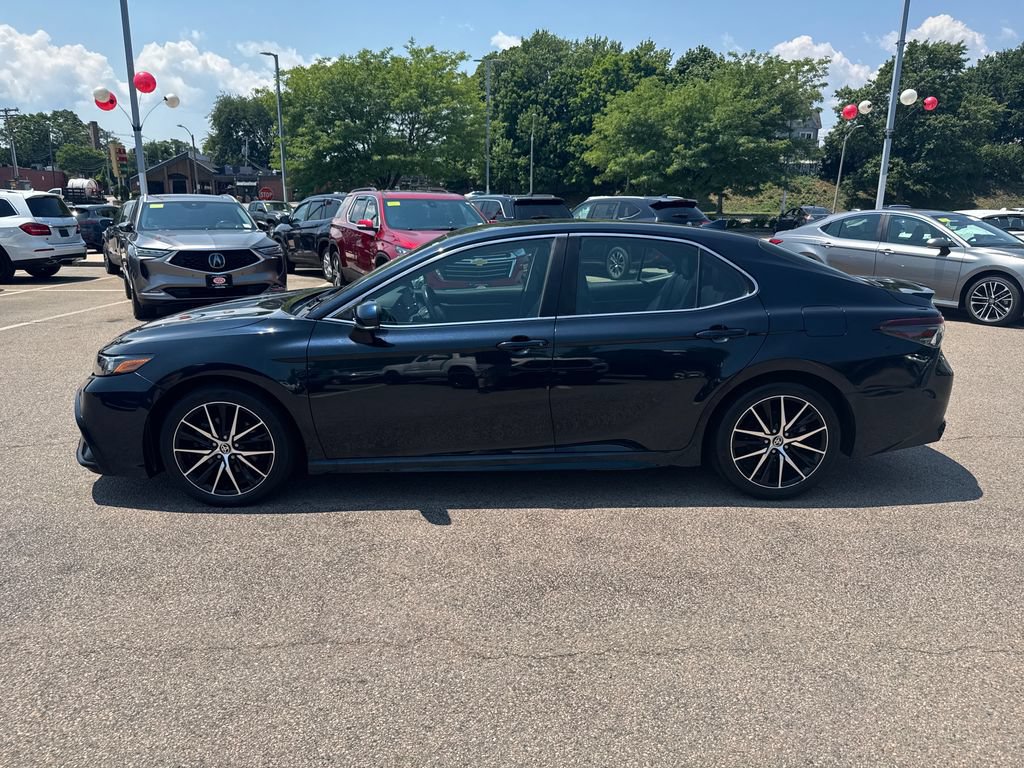 Used 2021 Toyota Camry SE w/ Cold Weather Package FWD image 4
