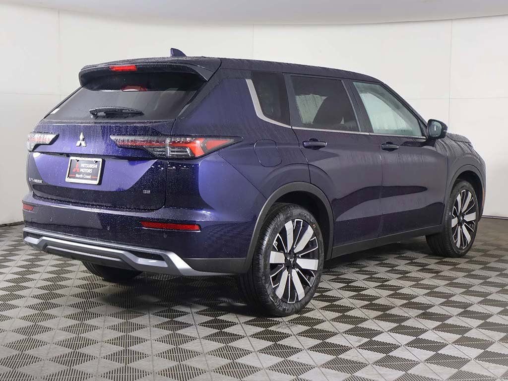 New 2026 Mitsubishi Outlander SE FWD image 11