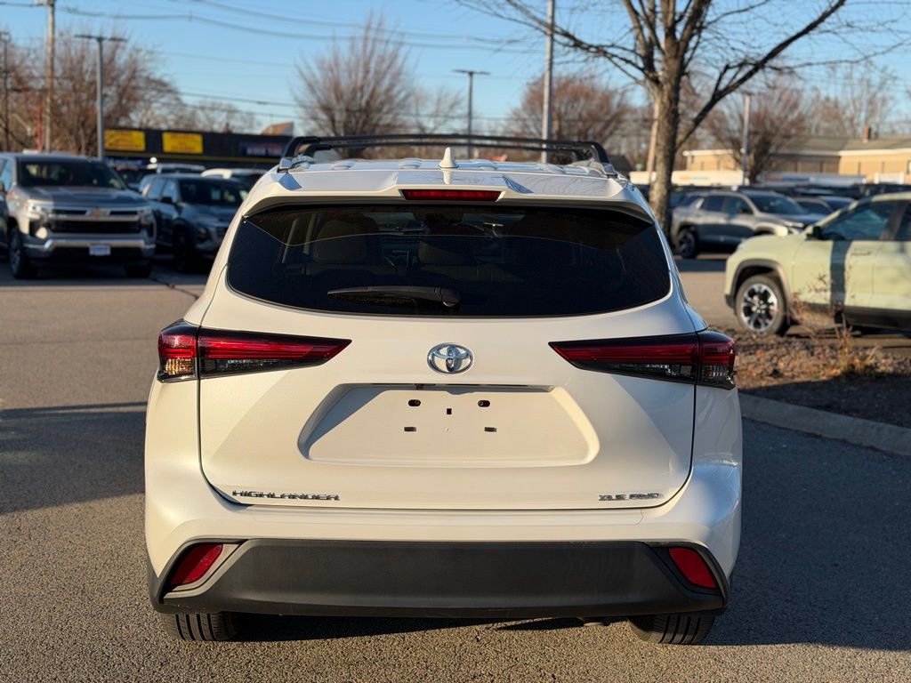 Used 2023 Toyota Highlander XLE image 6