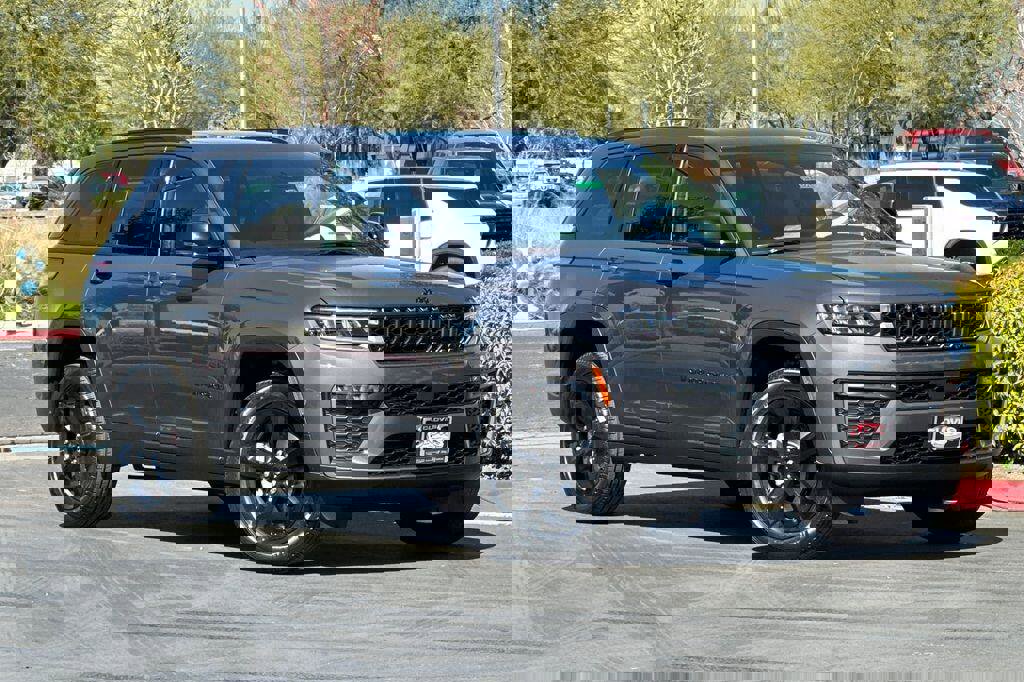 New 2026 Jeep Grand Cherokee Limited image 2