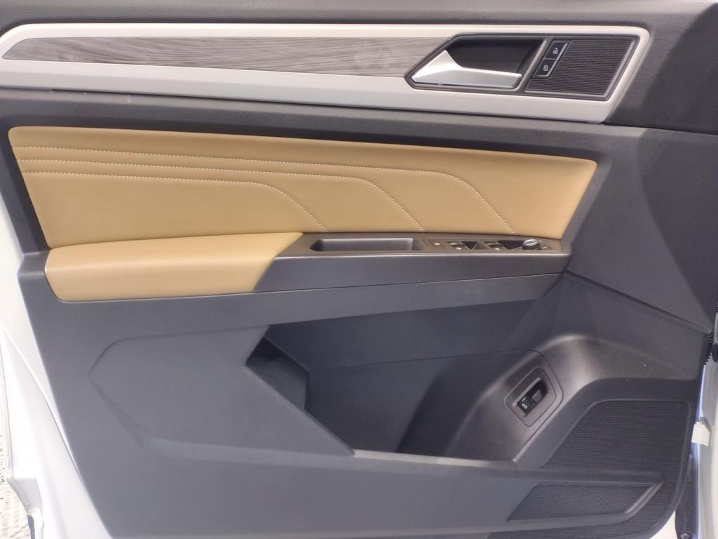 Certified 2022 Volkswagen Atlas Cross Sport SE w/ Panoramic Sunroof Package image 18