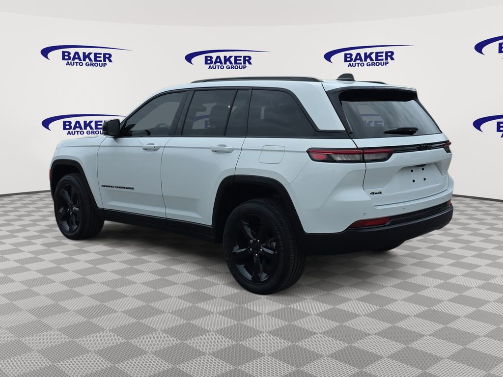 Used 2023 Jeep Grand Cherokee Altitude AWD/4WD image 5