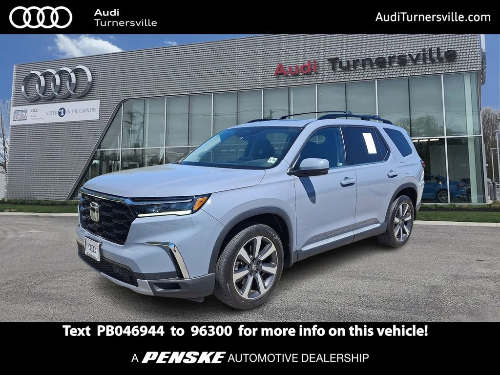 Used 2023 Honda Pilot Touring image 1