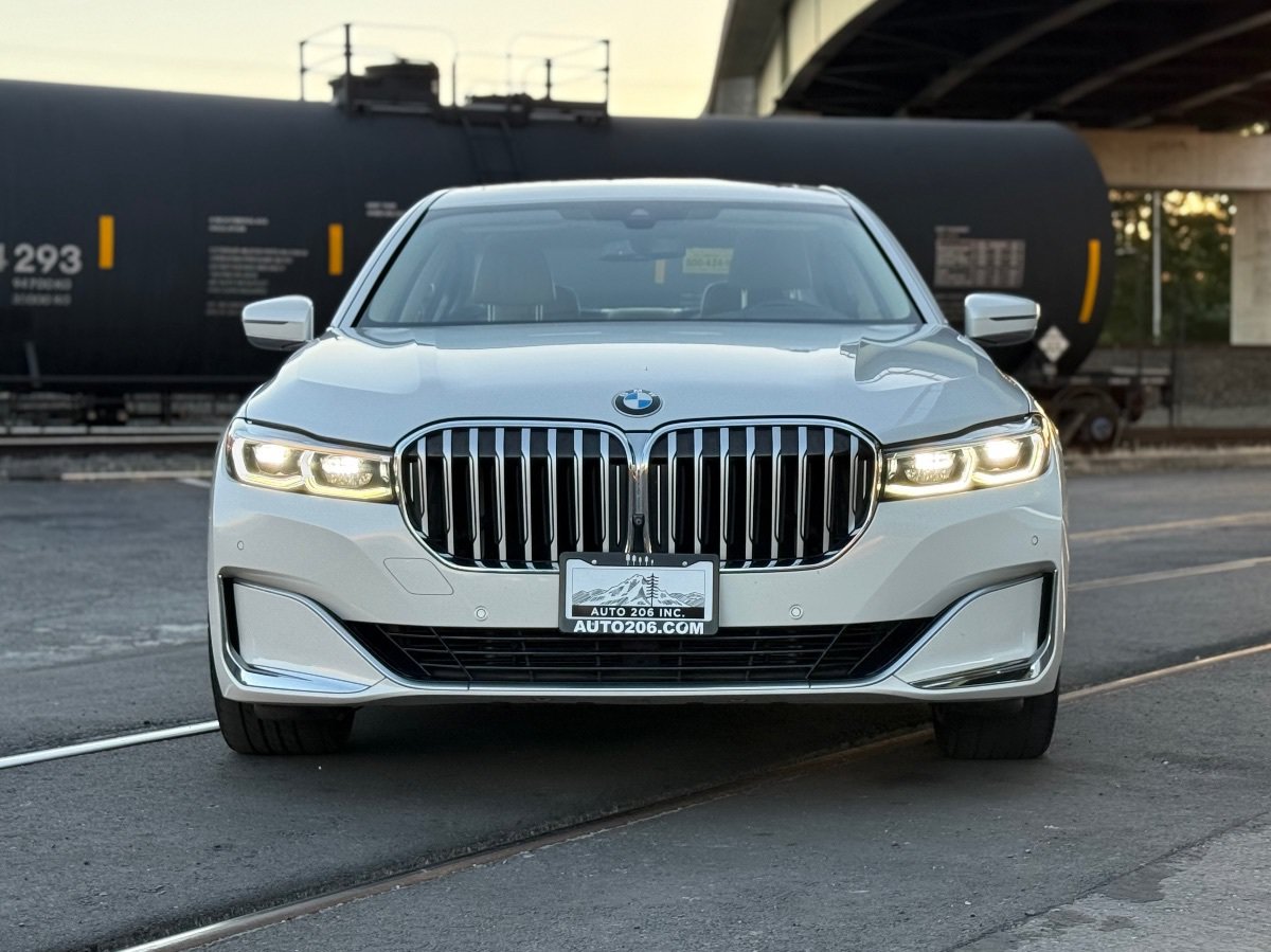 Used 2022 BMW 740i RWD image 8
