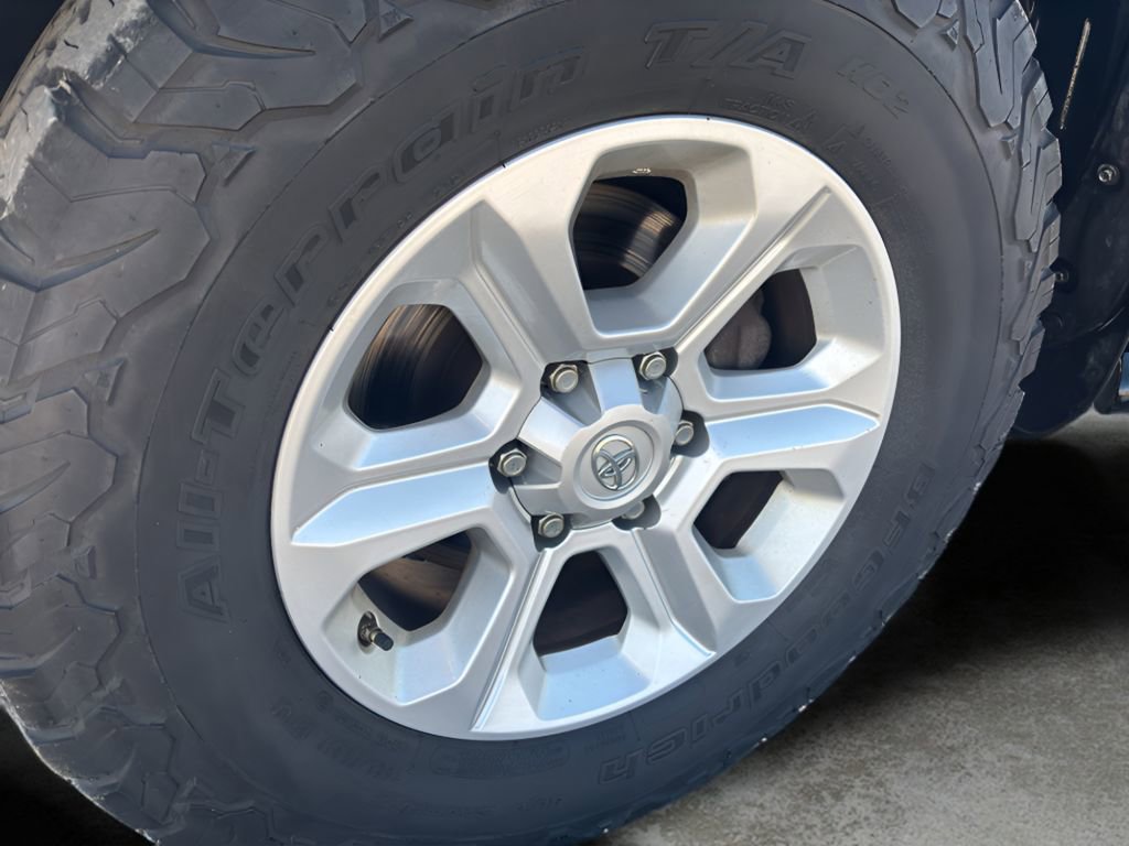Used 2016 Toyota 4Runner SR5 AWD/4WD image 37