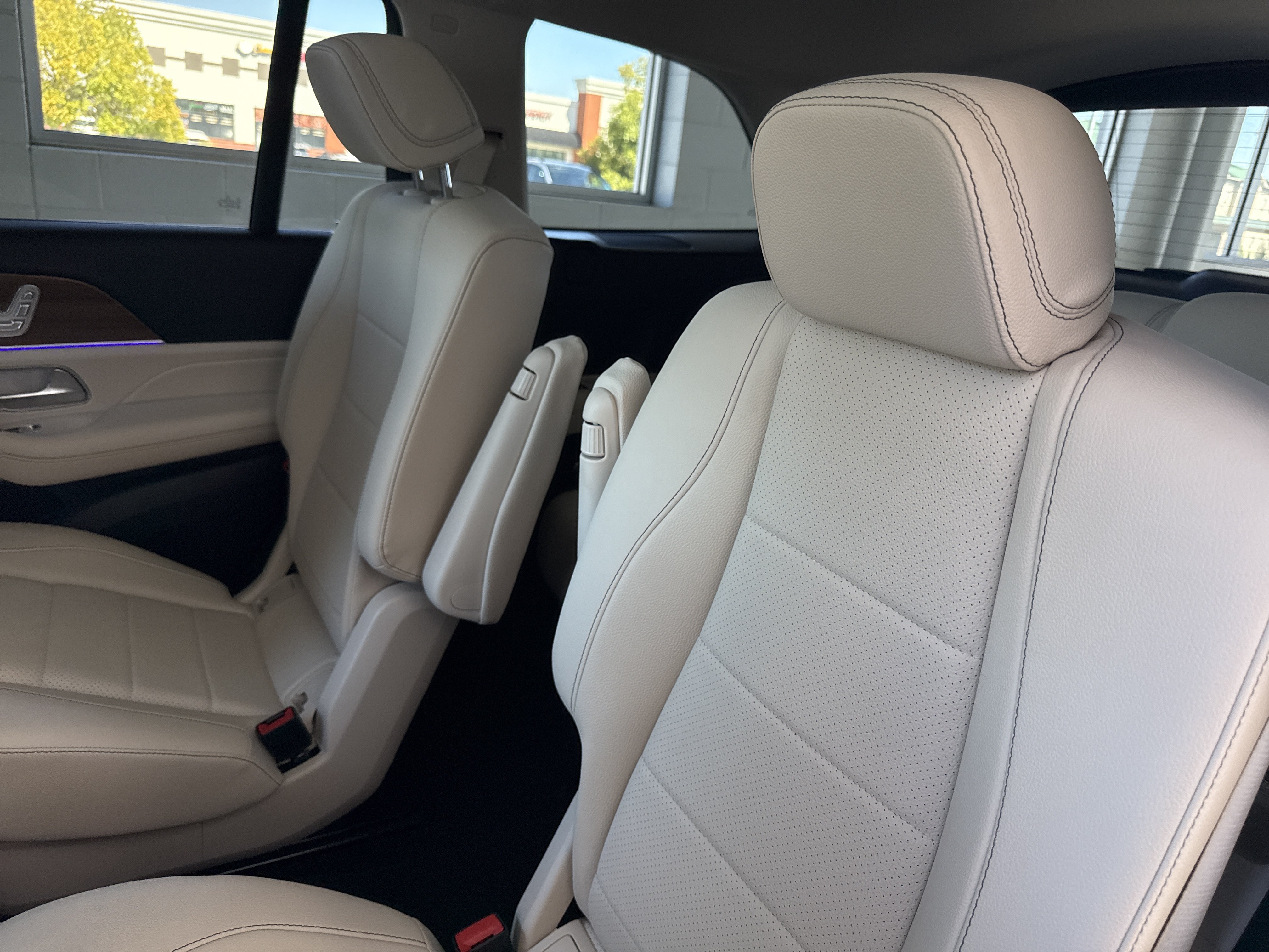 Used 2024 Mercedes-Benz GLS 450 4MATIC image 28