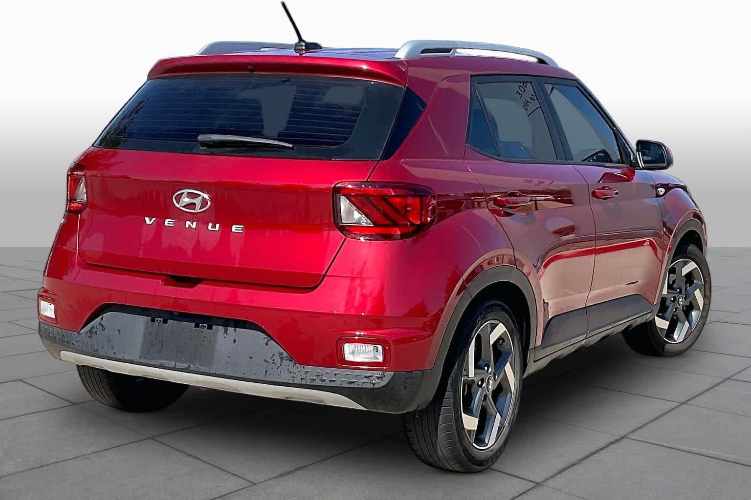 Used 2023 Hyundai Venue SEL w/ Cargo Package FWD image 11