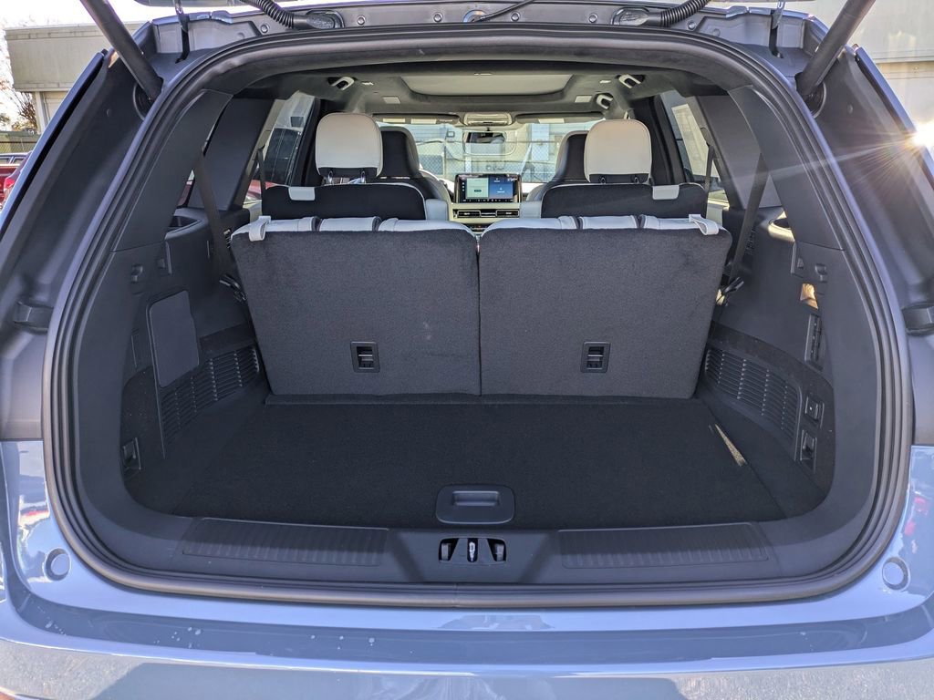 New 2026 Lincoln Aviator Black Label w/ Dynamic Handling Package image 13