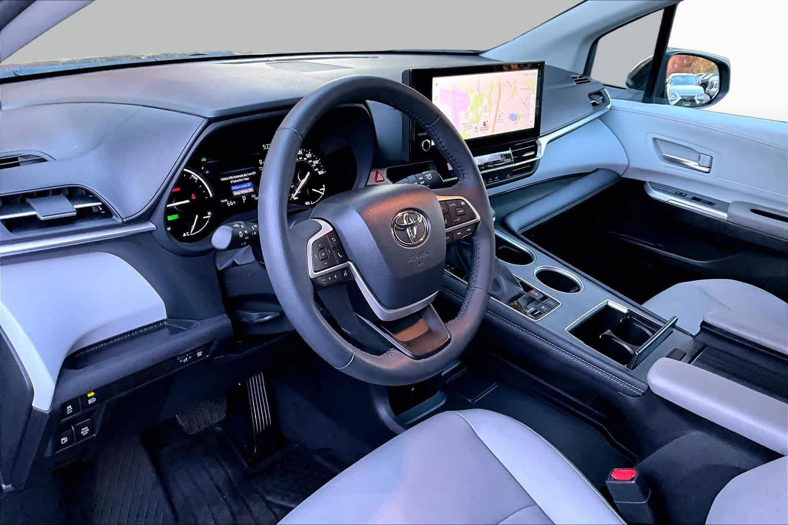Certified 2026 Toyota Sienna XLE FWD image 17