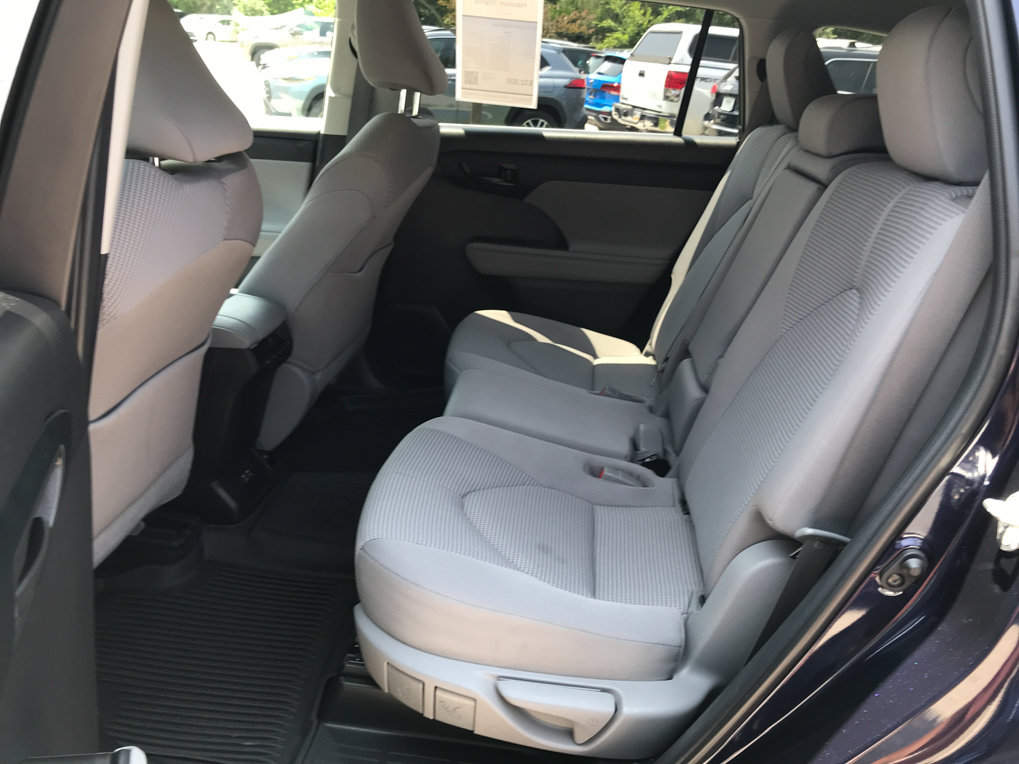 Used 2023 Toyota Highlander LE FWD image 23