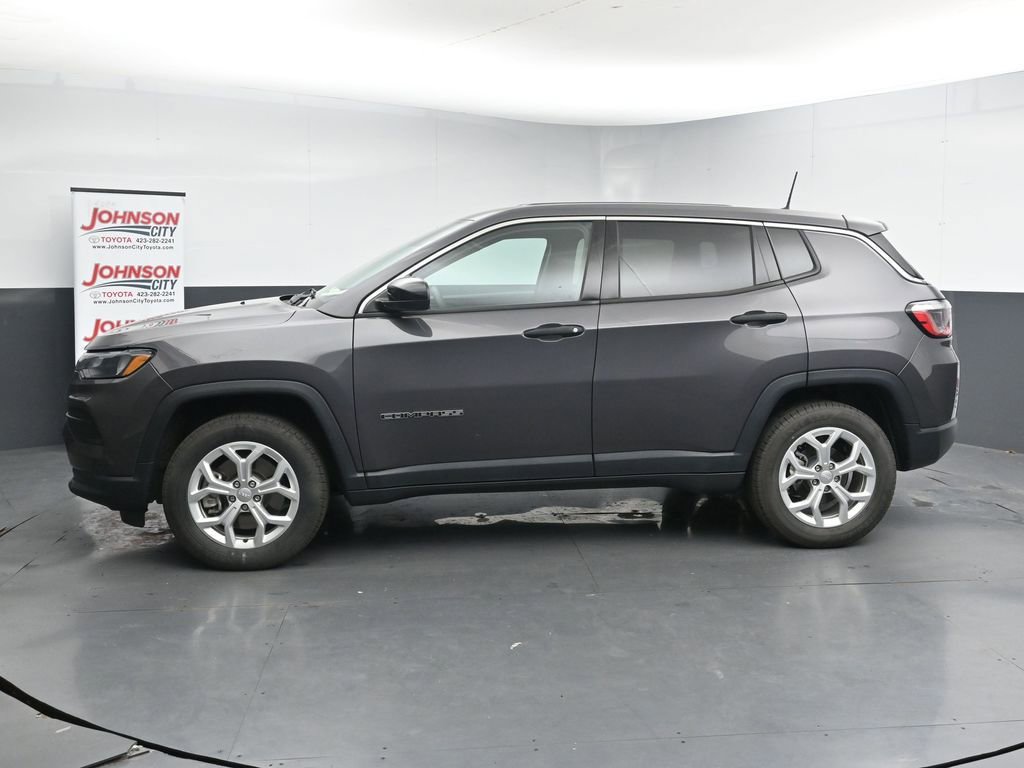 Used 2024 Jeep Compass Sport AWD/4WD image 5