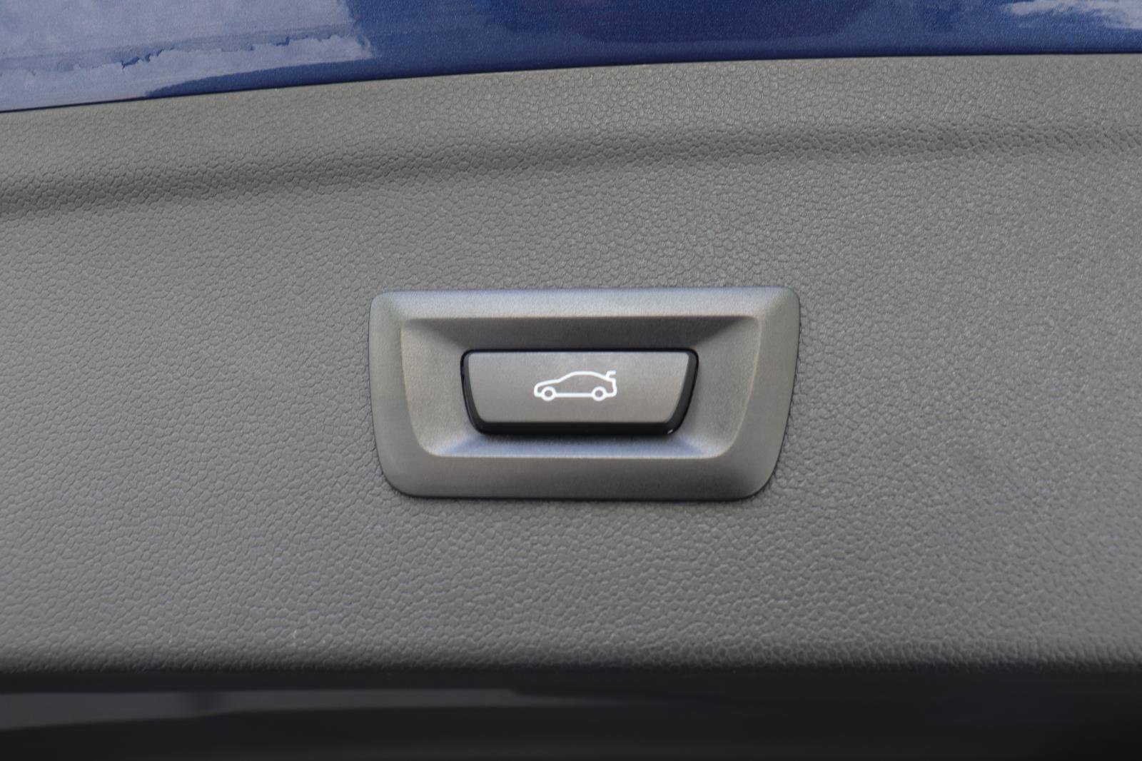 Certified 2024 BMW iX xDrive50 w/ Sport Package image 18