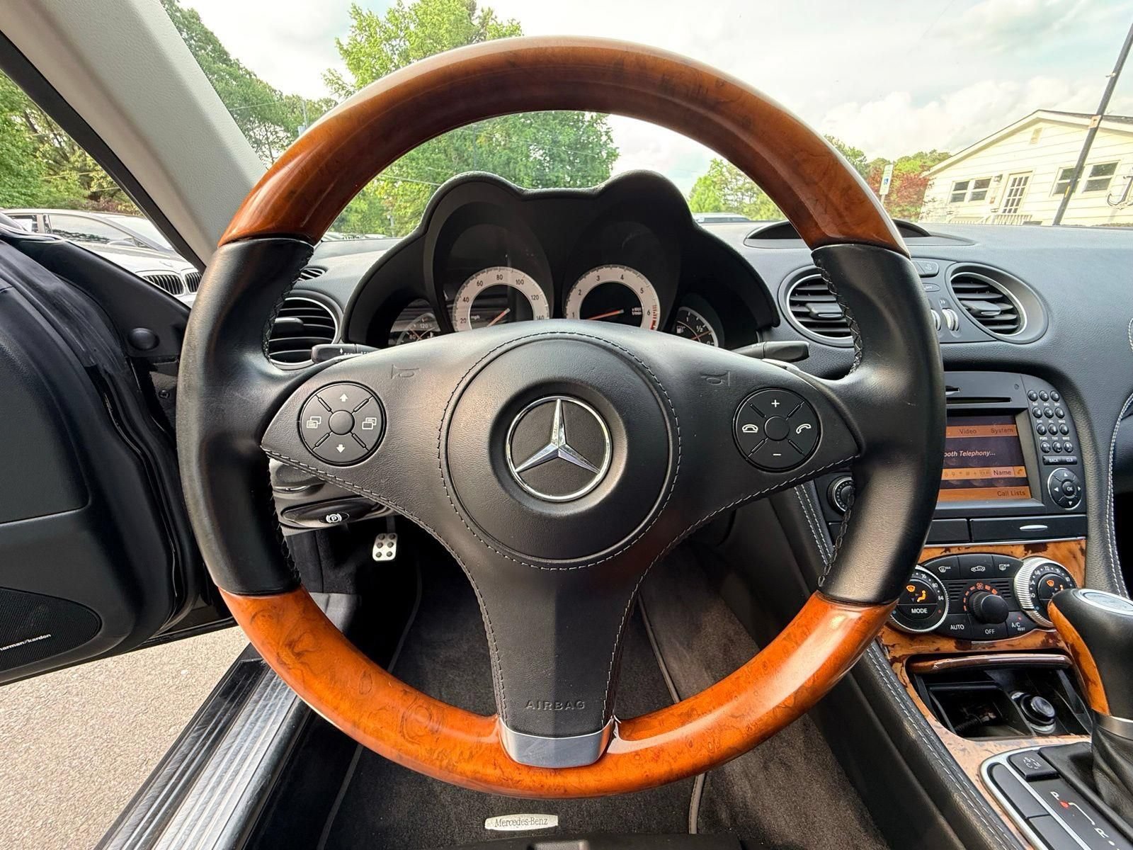 Used 2011 Mercedes-Benz SL 550 image 34