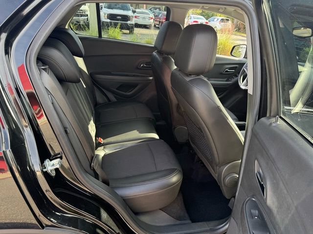 Used 2019 Chevrolet Trax LT w/ LT Convenience Package image 16