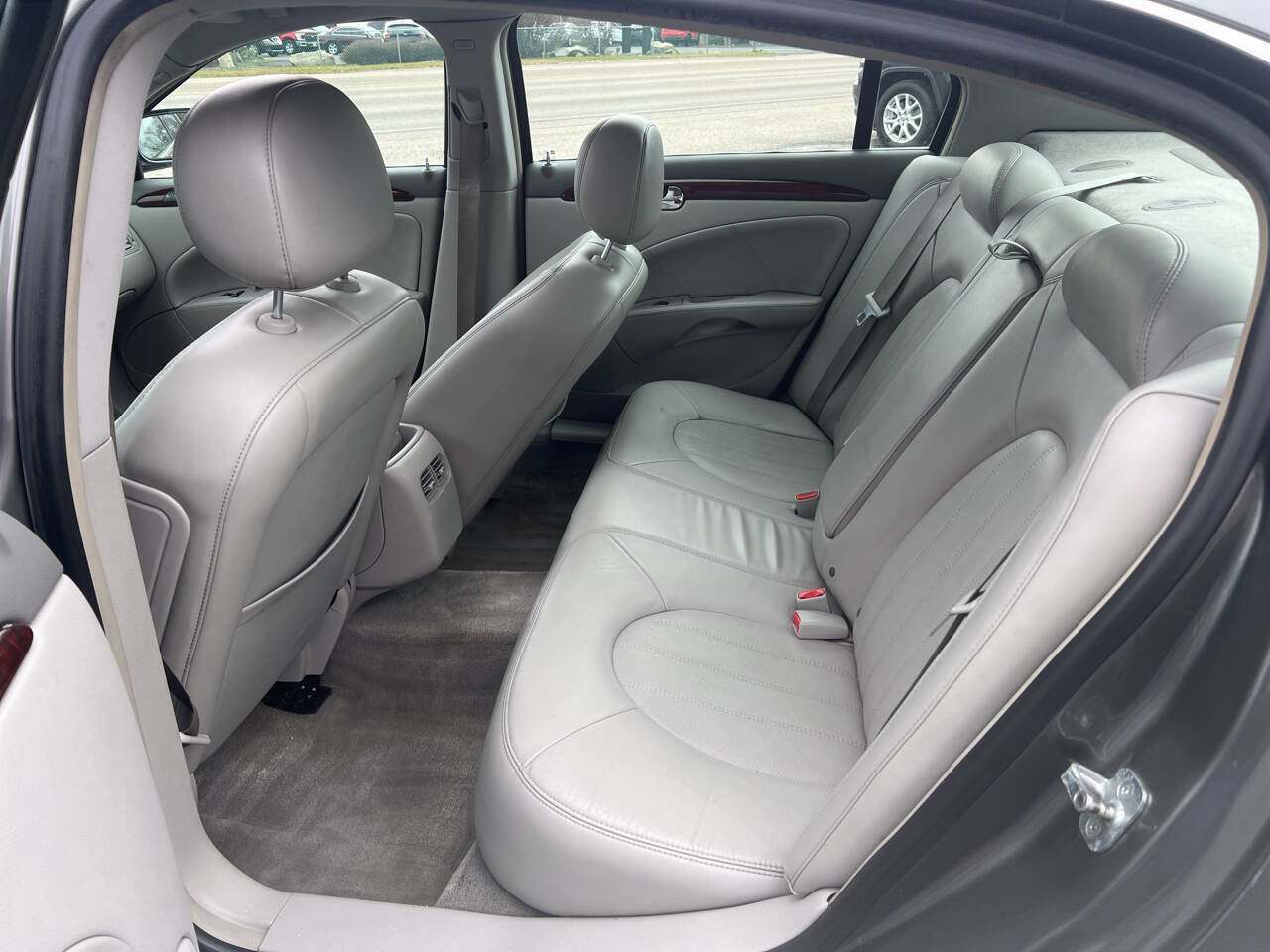 Used 2007 Buick Lucerne CXL image 18