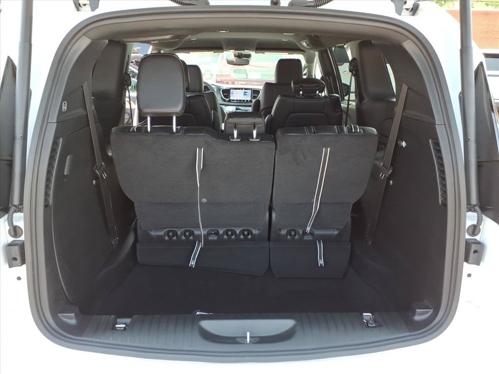 New 2027 Chrysler Pacifica Select FWD image 15