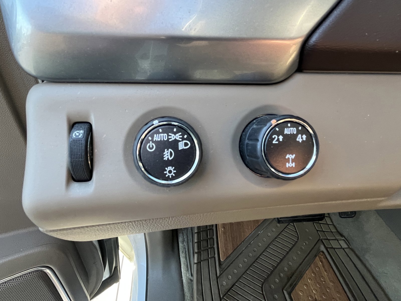 Used 2015 Chevrolet Suburban LTZ AWD/4WD image 22