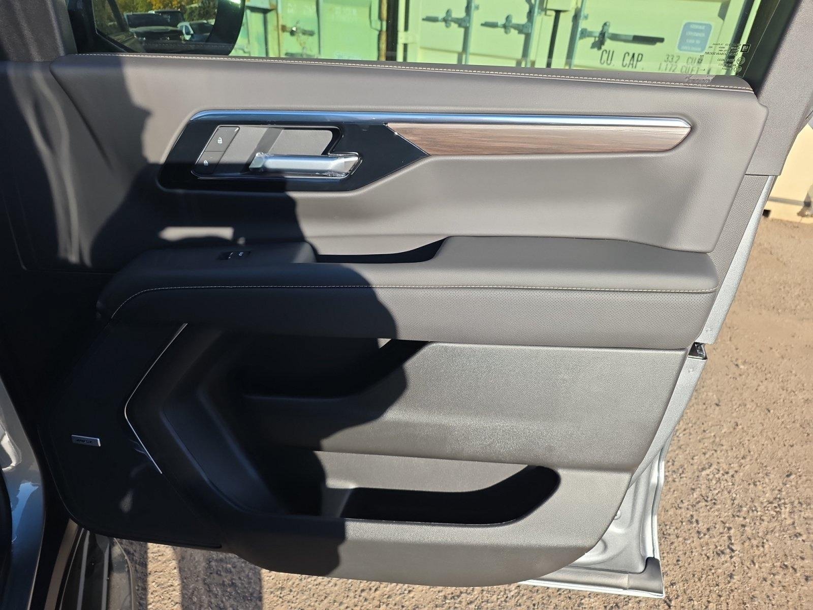 New 2026 Chevrolet Suburban Premier w/ Sun And Tow Package AWD/4WD image 27