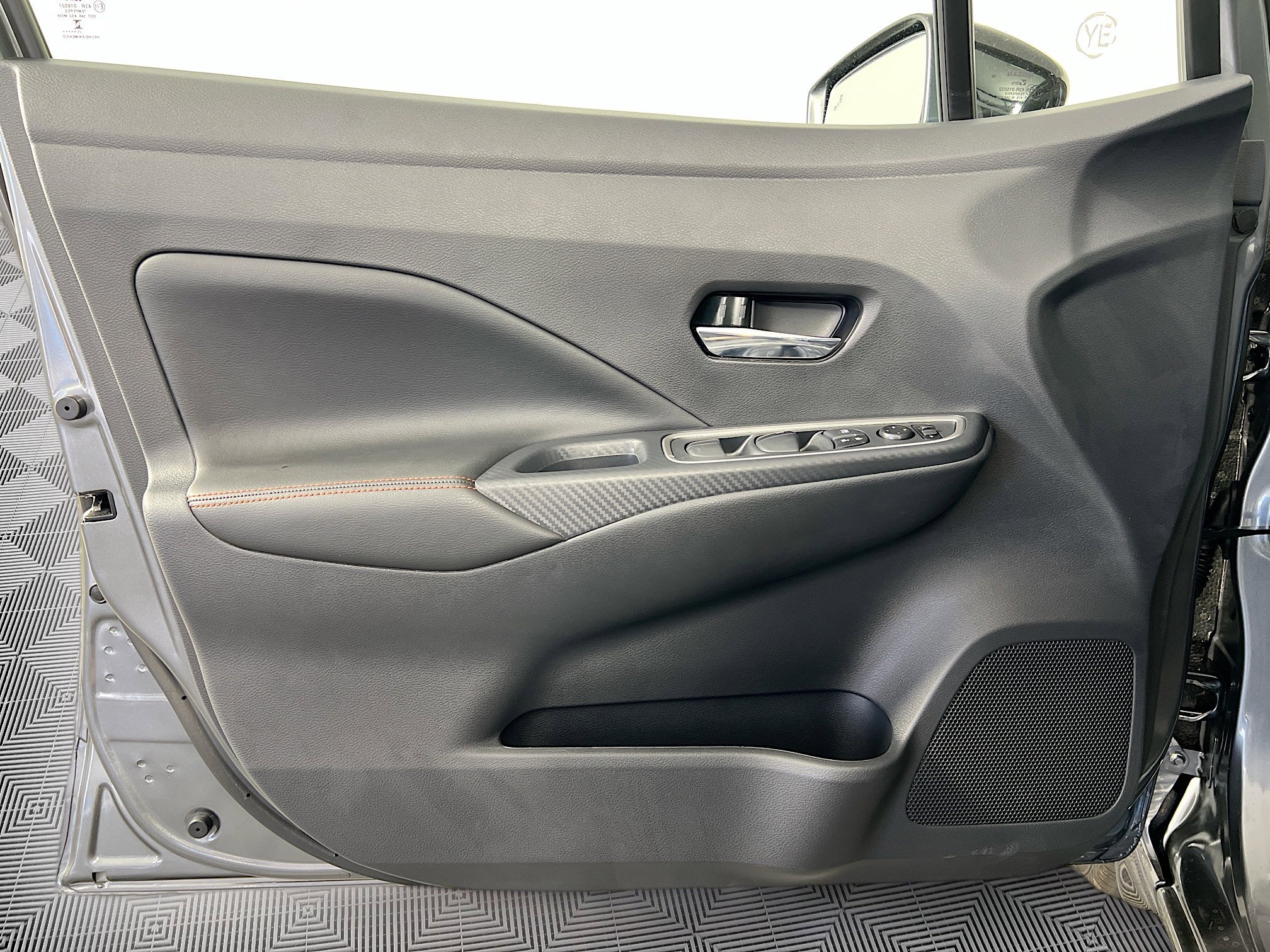 New 2025 Nissan Versa SR w/ Trunk Package image 17