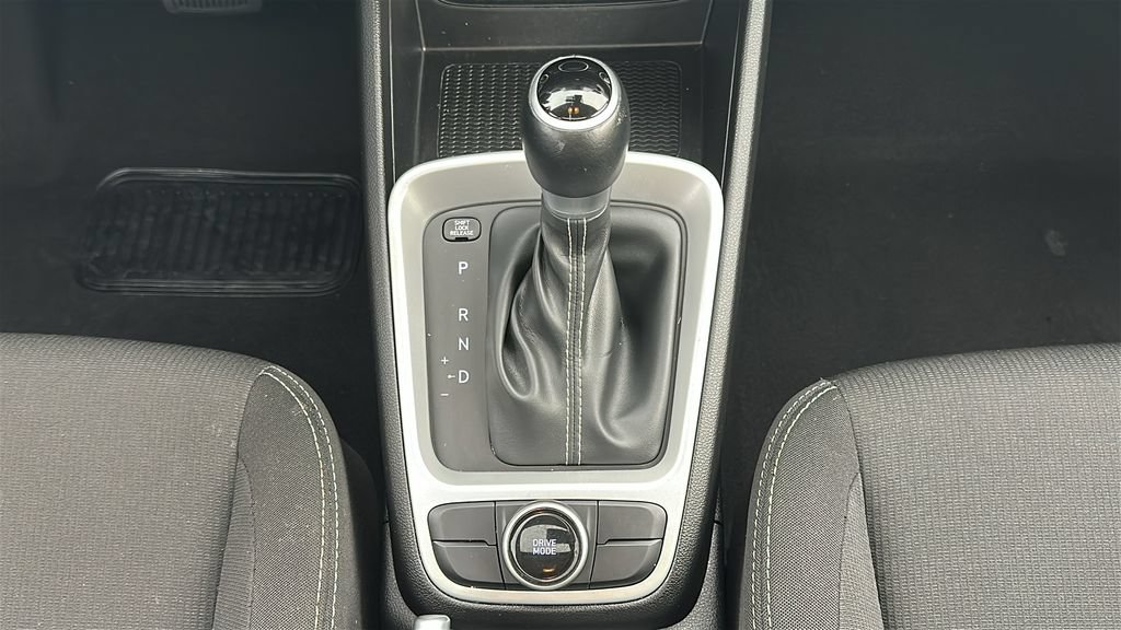 Used 2025 Hyundai Venue SEL FWD image 28