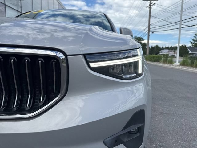 Used 2025 Volvo XC40 B5 Plus AWD/4WD image 7