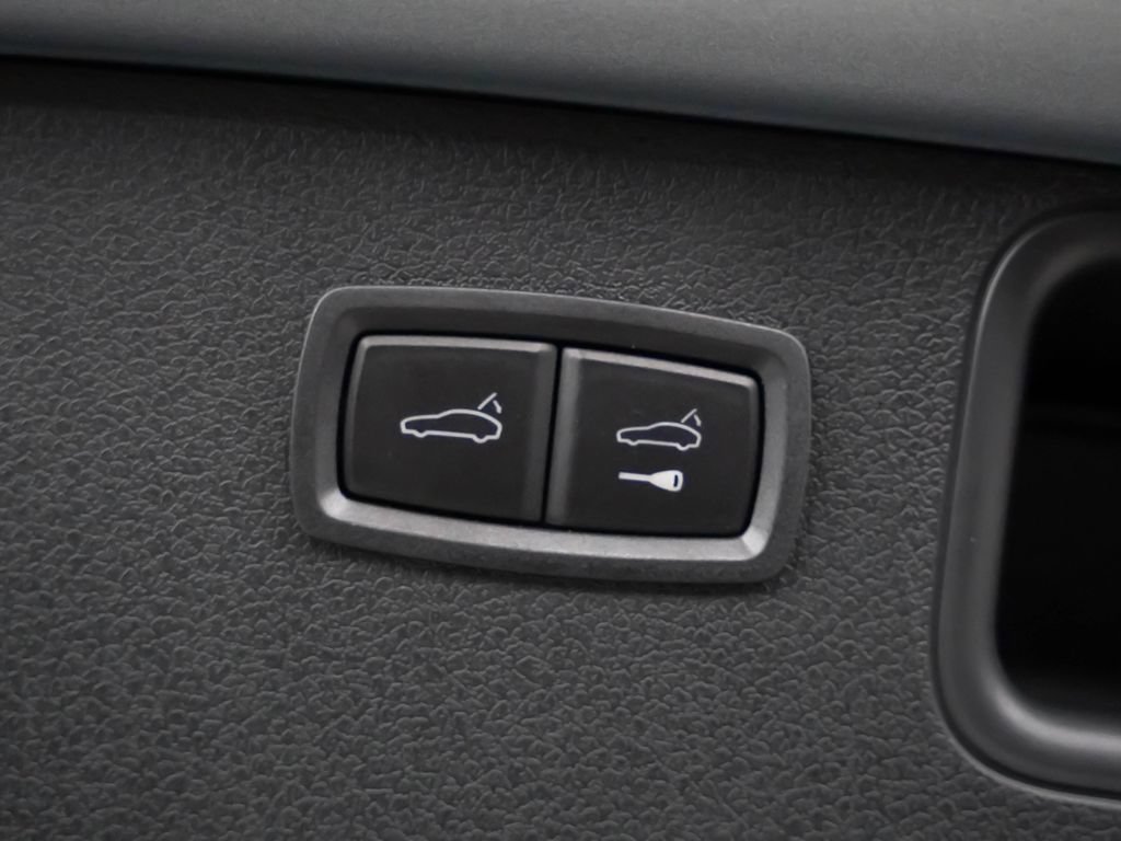 Certified 2026 Porsche Macan AWD/4WD image 14