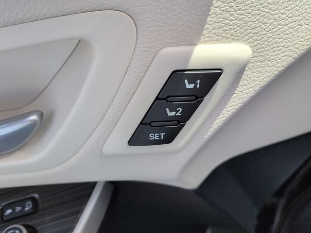 Certified 2023 Toyota Sienna Limited FWD image 18