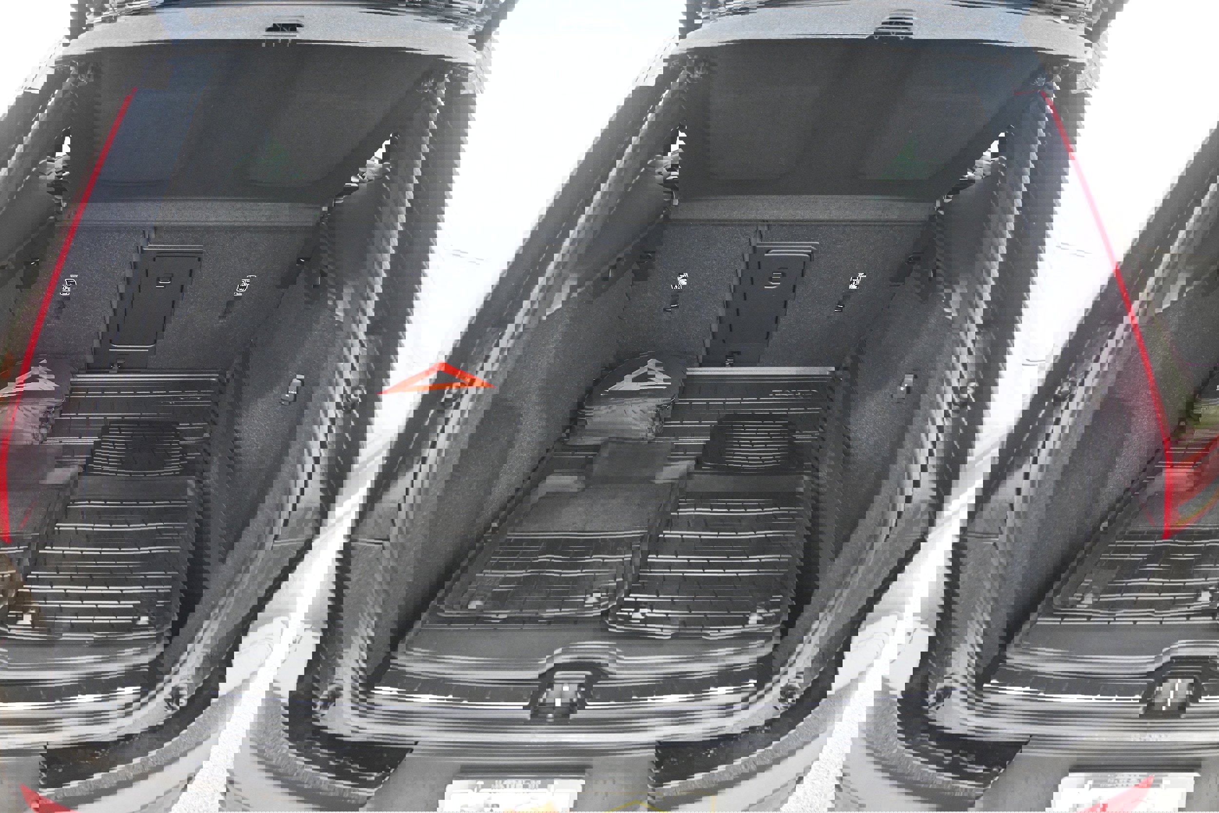 Used 2020 Volvo XC40 T5 R-Design image 31