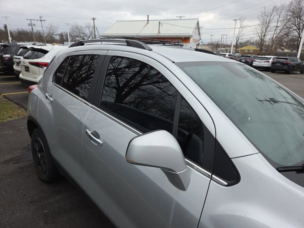 Used 2020 Chevrolet Trax LT w/ LT Convenience Package image 3