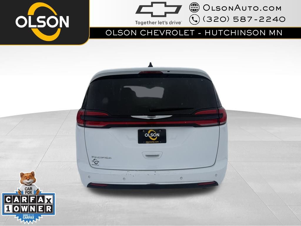 Used 2024 Chrysler Pacifica Touring-L image 4