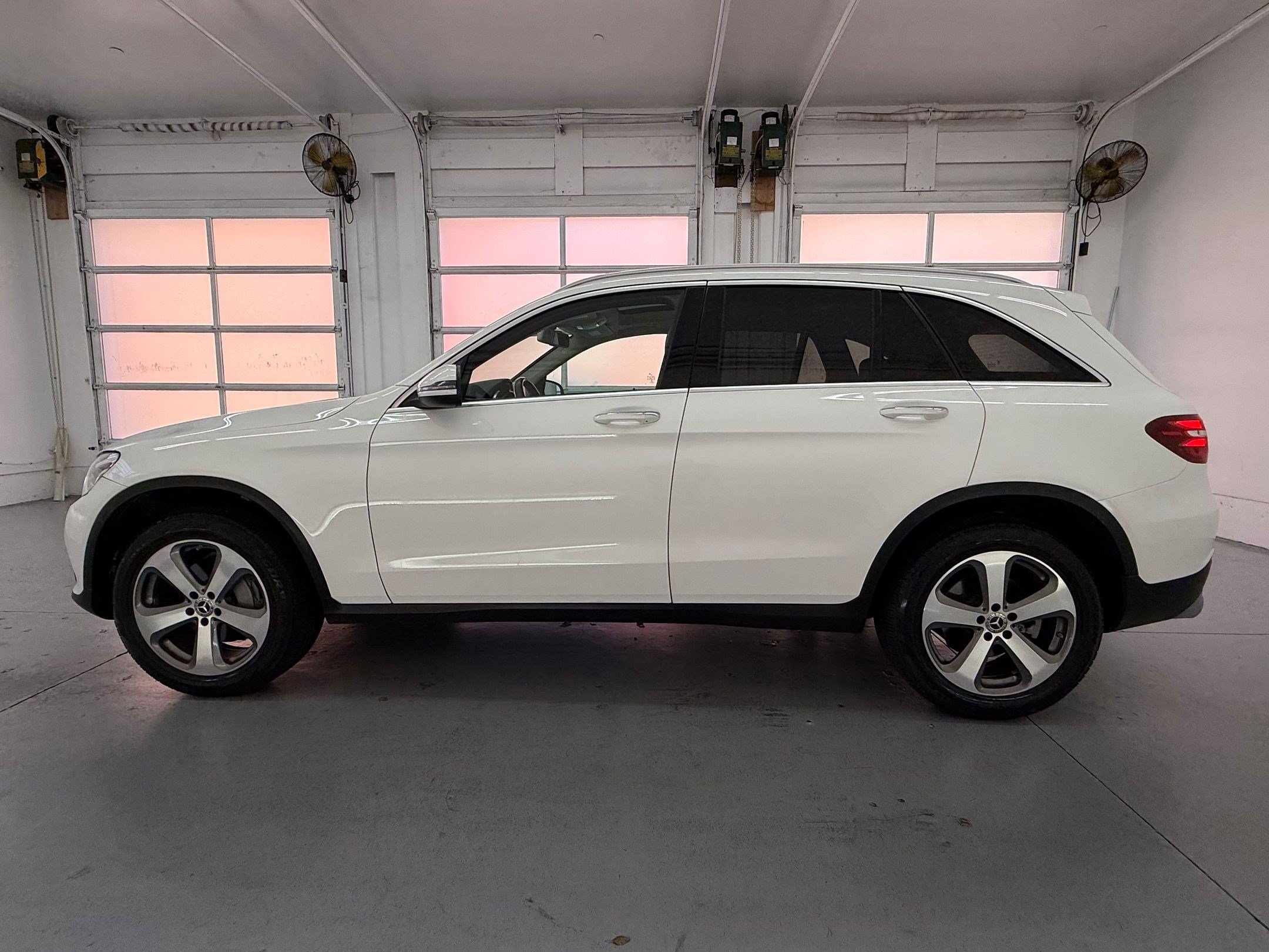 Used 2019 Mercedes-Benz GLC 300 4MATIC image 2