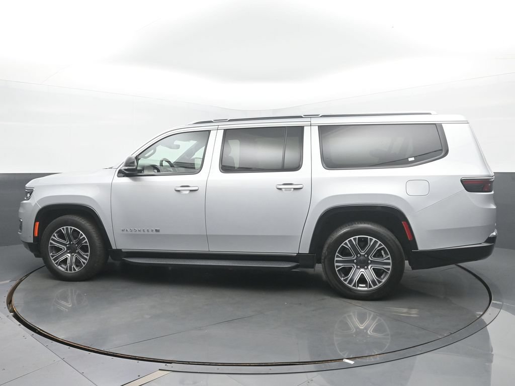 Used 2024 Jeep Wagoneer L Series II w/ Flexible Seating Group AWD/4WD image 3