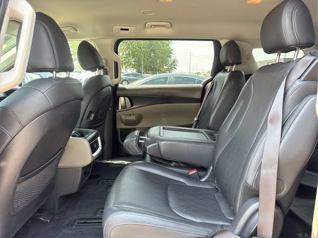 Used 2025 Kia Carnival FWD image 11