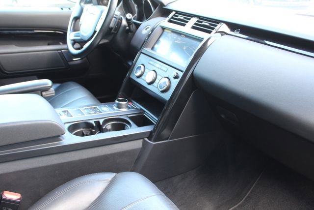 Used 2019 Land Rover Discovery SE image 24