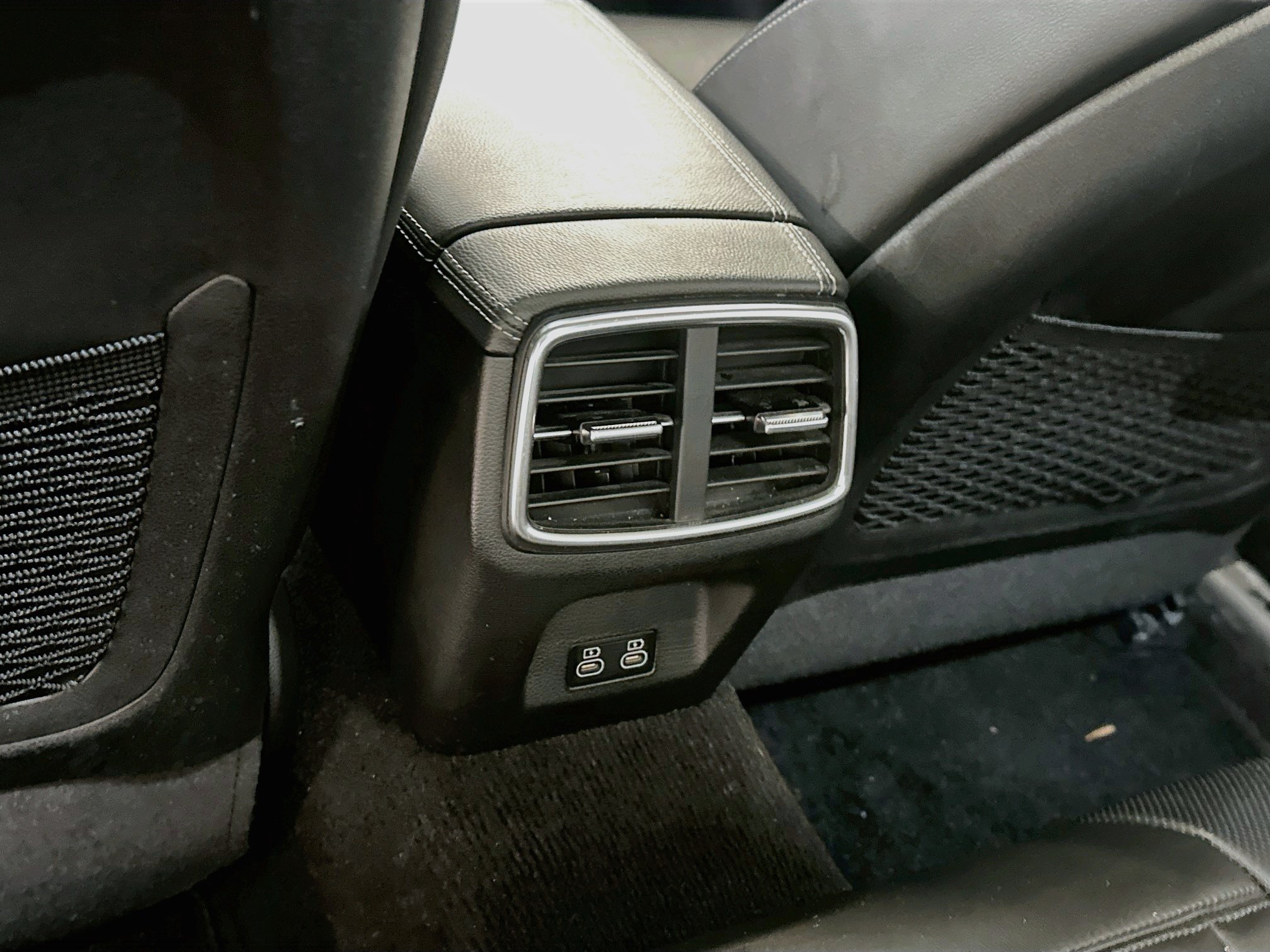 Used 2025 Genesis G70 2.5T AWD/4WD image 28