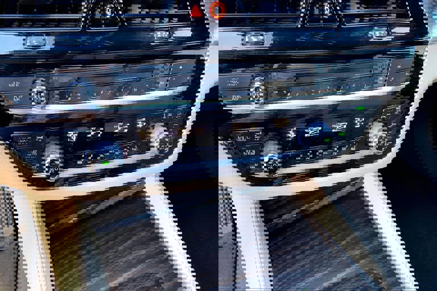 Used 2018 BMW 540i xDrive w/ M Sport Package image 30