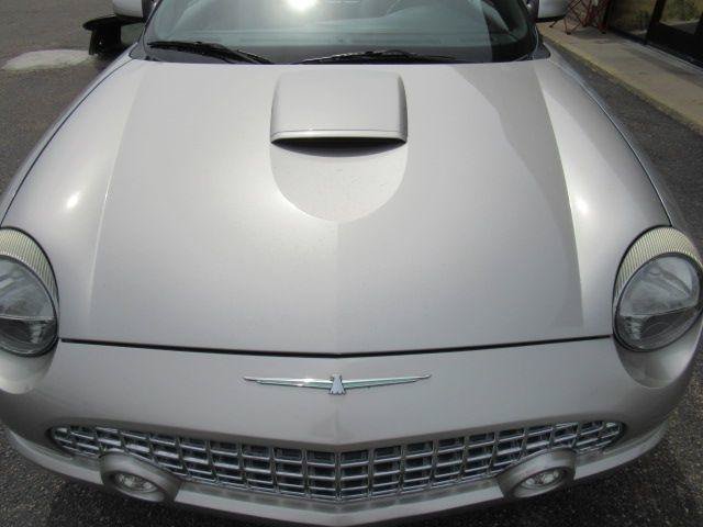 Used 2005 Ford Thunderbird RWD image 4