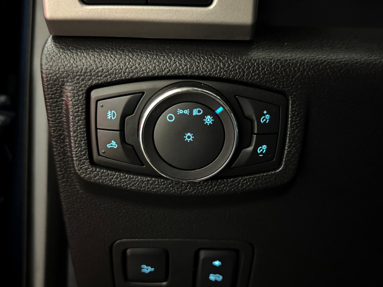 Used 2017 Ford F250 Lariat w/ Lariat Ultimate Package image 25