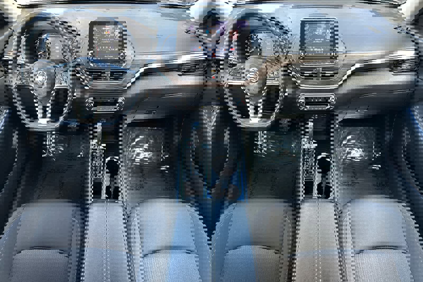 Used 2024 Nissan Altima 2.5 SV image 3