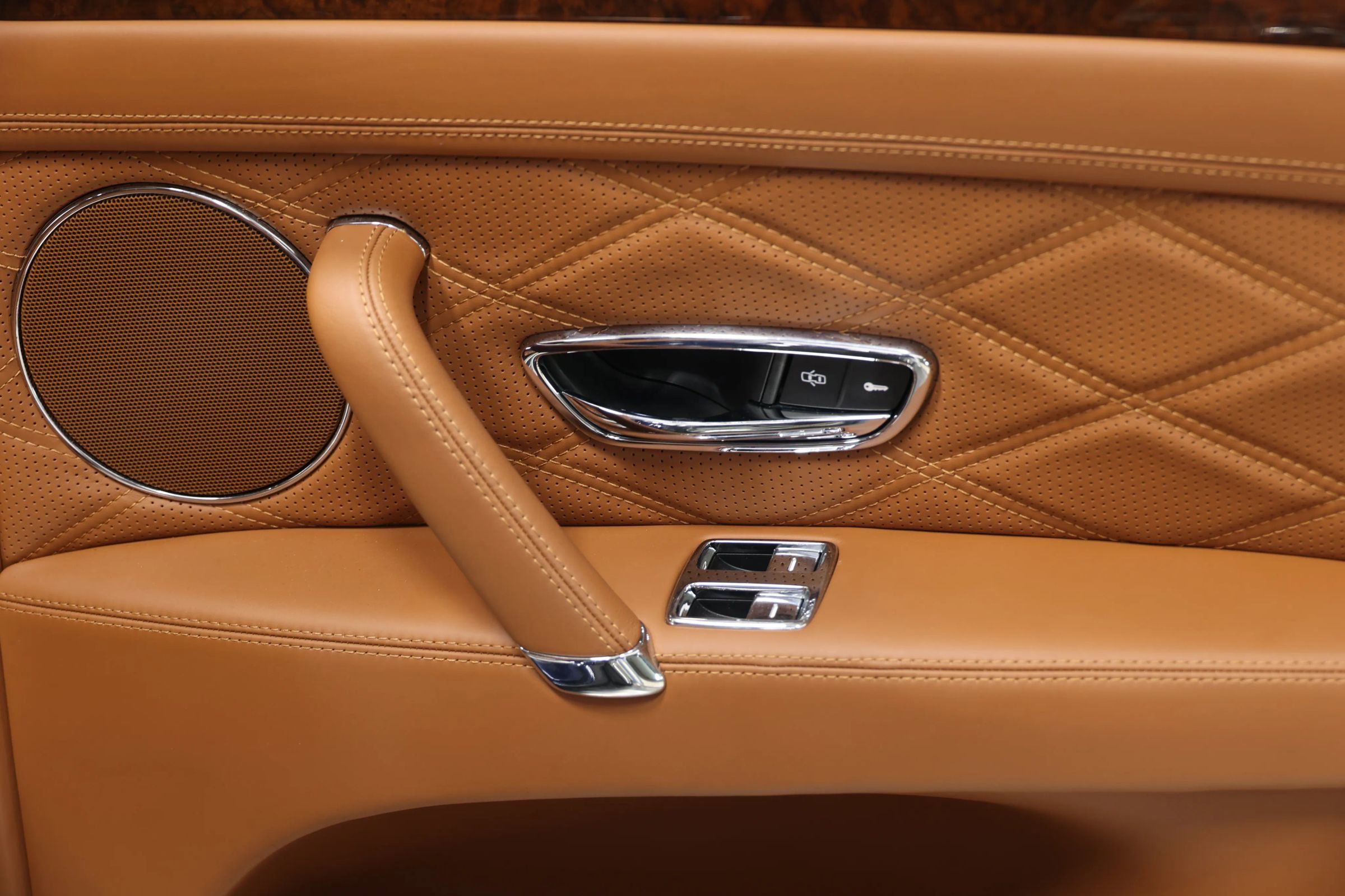 Used 2014 Bentley Flying Spur W12 image 64
