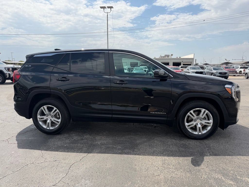 Used 2024 GMC Terrain SLE FWD image 12