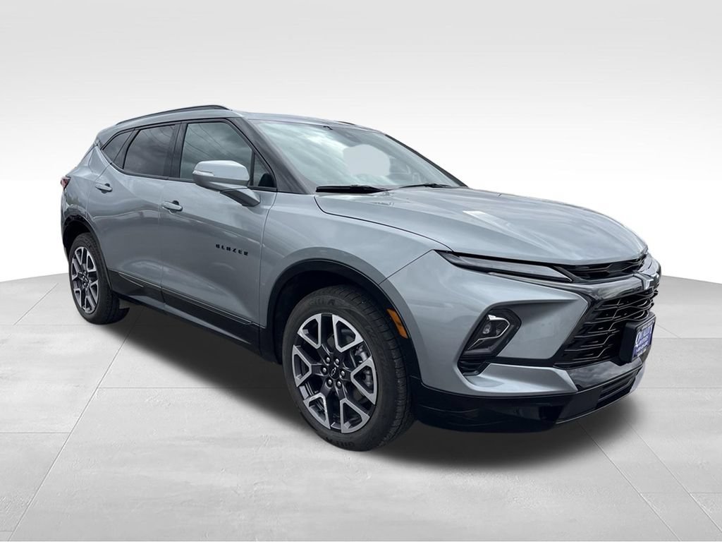 Used 2025 Chevrolet Blazer RS w/ Driver Confidence II Package AWD/4WD image 3