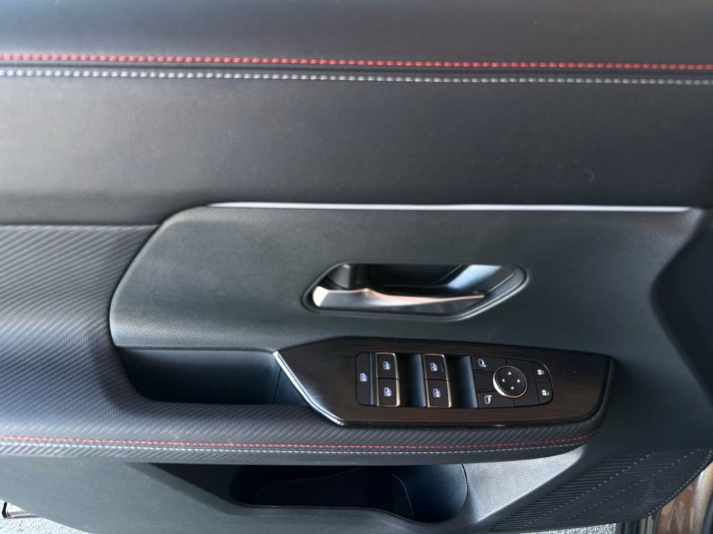 Used 2025 Nissan Kicks SR image 20