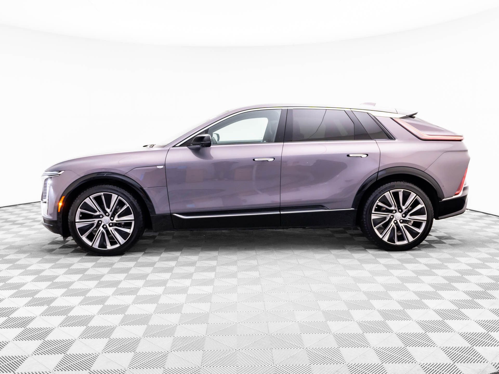 Certified 2025 Cadillac Lyriq Luxury w/ LPO, Floor Liner Package image 2