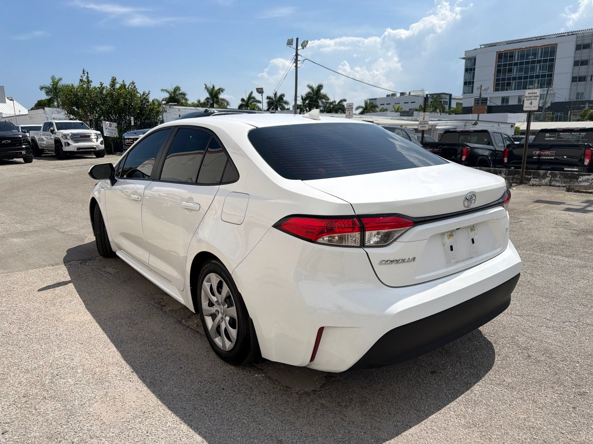 Used 2025 Toyota Corolla LE FWD image 11