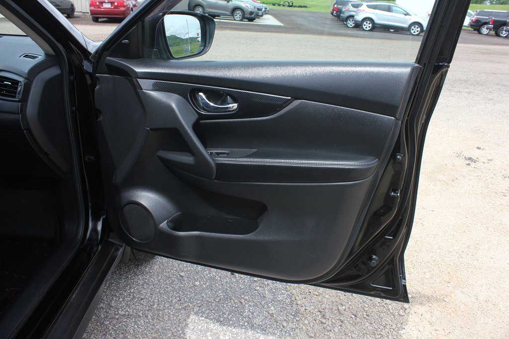 Used 2017 Nissan Rogue SL AWD/4WD image 32