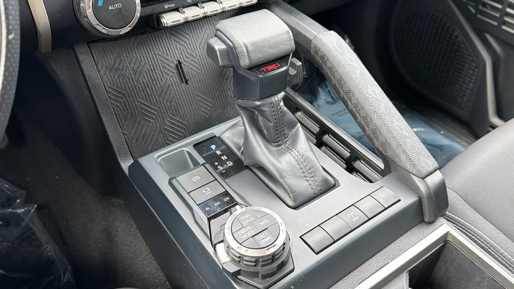 Certified 2024 Toyota Tacoma TRD Off-Road image 31