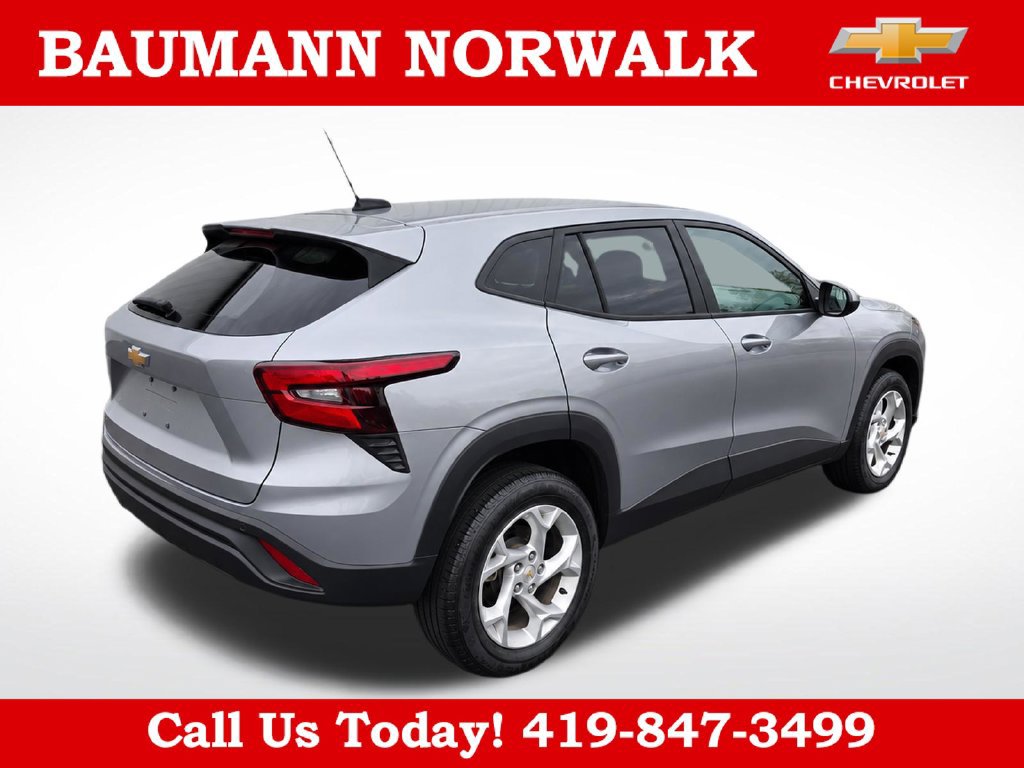 Used 2024 Chevrolet Trax LS w/ LS Convenience Package FWD image 10