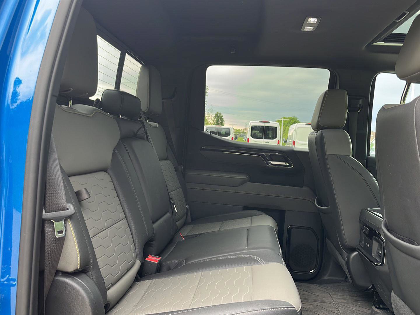 Used 2022 Chevrolet Silverado 1500 ZR2 w/ Technology Package AWD/4WD image 26